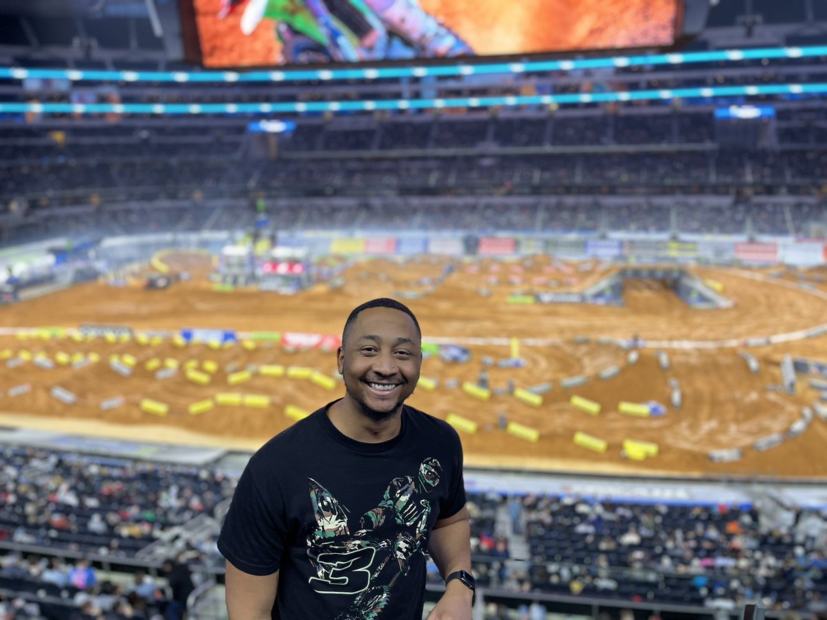 Hawthorne_Rob4's tweet photo. Supercross is my first love! #ArlingtonSX #SX #Supercross #MonsterEnergySupercross https://t.co/yk7a5qZ0qf