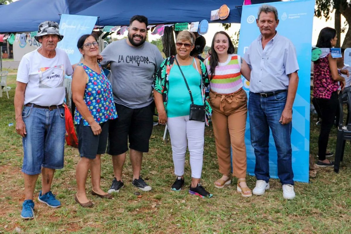 MisionesCampora's tweet photo. • Jornada Solidaria #VolverANestor en Posadas 📍
"Cada vez que cierro los ojos. Y sueño, encuentro los brazos tendidos de todos ustedes, con ese amor y ese cariño, se me caen las lágrimas. ¡Pero me da una fuerza y un coraje!"
@la_campora https://t.co/qr0k7Zmo2M
