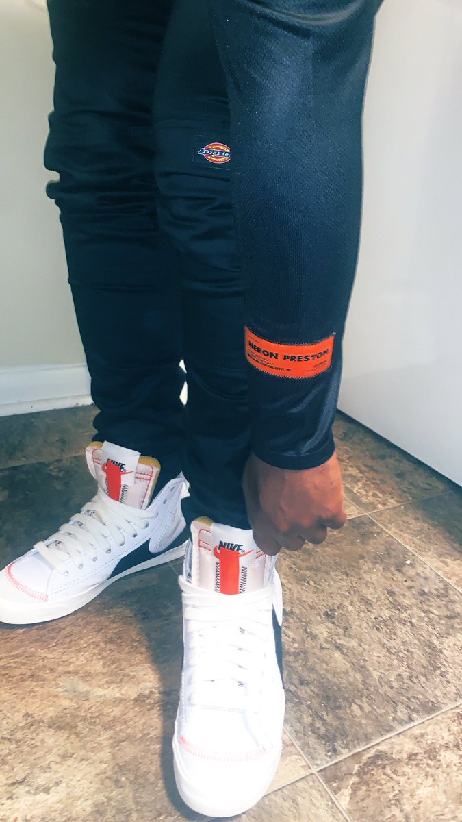 CS_BLACKK's tweet image. Used To Be The Loudest Nikka Ina Room Till I Looked In My Pockets🥹 Now Days I Don’t Really Talk Much🤫🤑🤧 #BIG25🎉 #HowUuSlimeAhSlime🤔 #StopSnitching2023🫢 #DontTellOnMe🫢 #HeronPreston #Dickies #NikeBlazerMid77 #AhBankroll💰