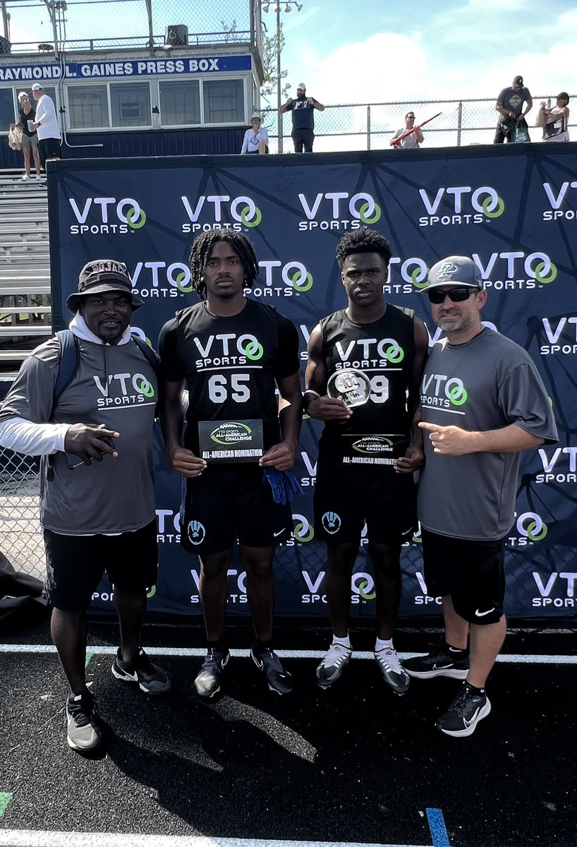 DP was well represented at the @VTOSPORTS camp with @onerealsmitty @dame_dayz @ClarenceG239 & @Julien1Michel. With 2 of them earning invites to #VTOAllAmerican challenge this summer. Congrats to @dame_dayz  & @onerealsmitty the LB MVP of the camp! @Rivals @247Sports @On3Recruits