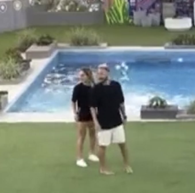 centralreality's tweet photo. O espírito de competitividade do Fred Desimpedidos pra atender o big fone #BBB23 https://t.co/429KQuZ6NE