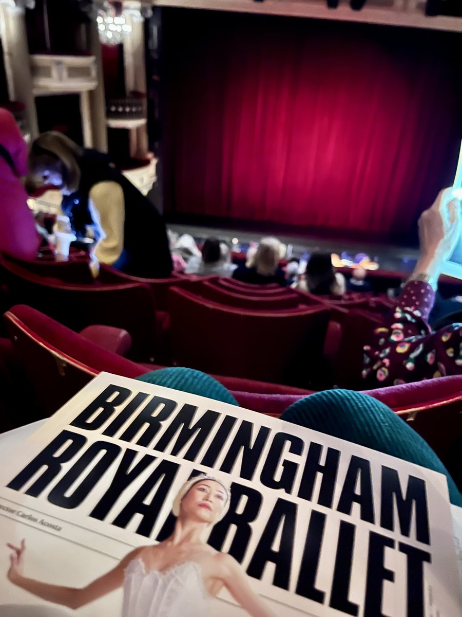 SarahFoster79's tweet photo. I need to book to see more ballet! 😍🎭🩰🦢#swanlake #ballet #theatre #birmingham #birminghamtheatre https://t.co/lE9t236iLI