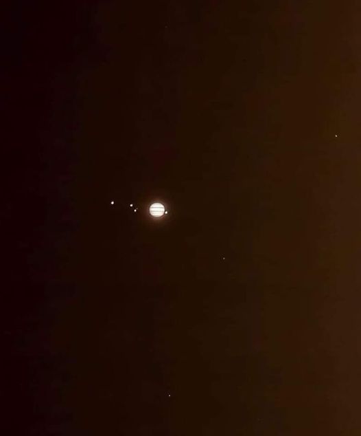 Jupiter and its 4 Largest Moons glowing in the Night-sky. Ganymede, Europa, and Callisto on the left, Io on the right side. 🌌
Image by: Luis Argerich