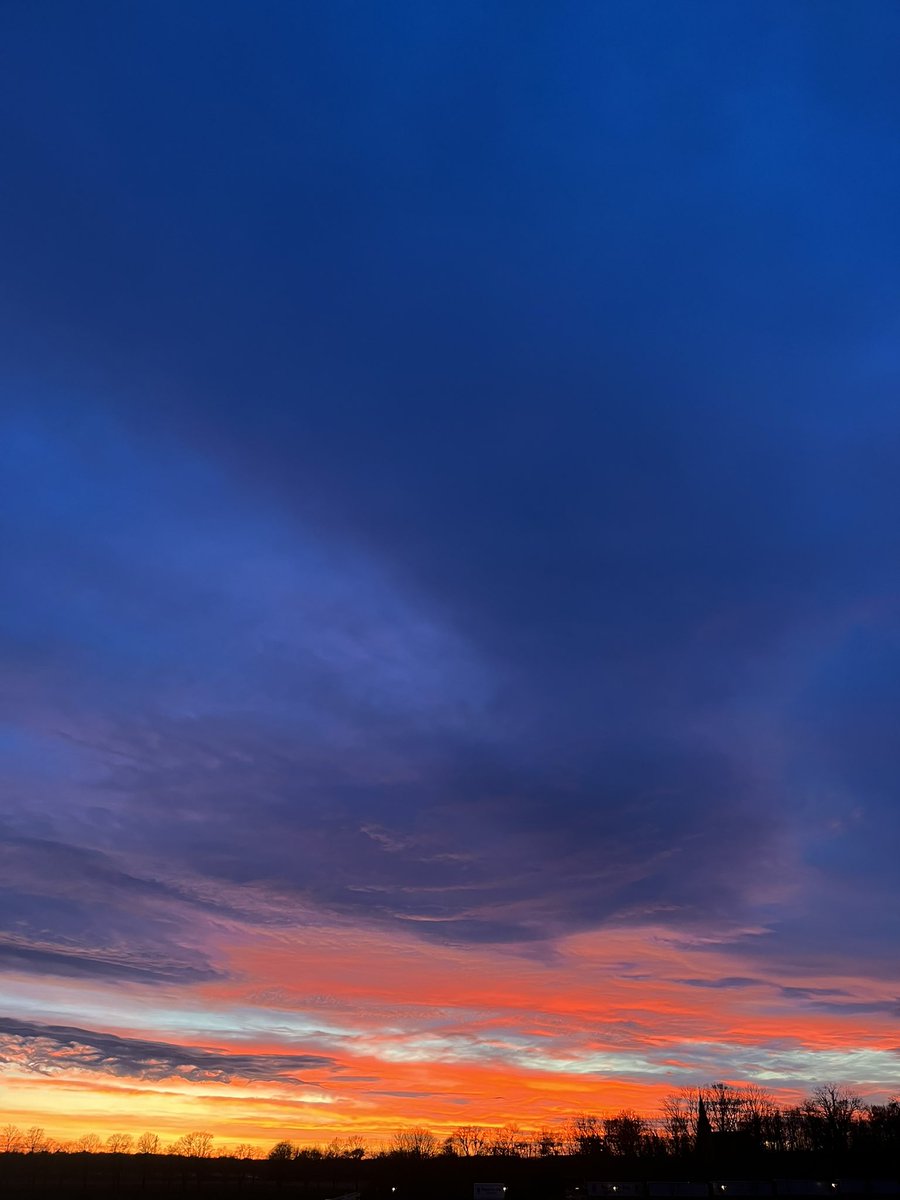 sadiaaslamy's tweet photo. #nofilter #nature #sunset https://t.co/NlhJPNJPSb