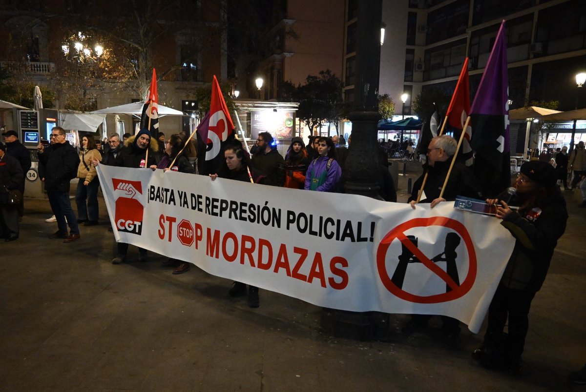 cgtzonasur's tweet photo. MADRID | Cientos de personas se movilizan en #Madrid contra la Reforma del #CódigoPenal
Delito de desórdenes públicos agravados, de 3 a 5 años de prisión.
#PrisionPorProtestar
¡Abajo las Leyes Represivas!
@CGT_Madrid @CGT @NaniAbsolucion @AlertaDesahucio @AntirrepreMad https://t.co/1Sec4c8pjL