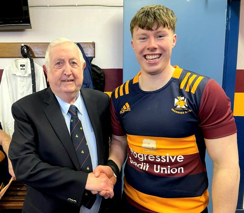 skerriesrugby's tweet photo. A year-long adventure now kicks in for our #seniorplayer, Shane Murphy.
San Diego beckons tomorrow morning, but our Shane took time to get his last taste of #Holmpatrick this afternoon for a while!
The very best of luck from us all here, we'll see you in a year!
#rugbyfamily https://t.co/tCnyuJZgBk