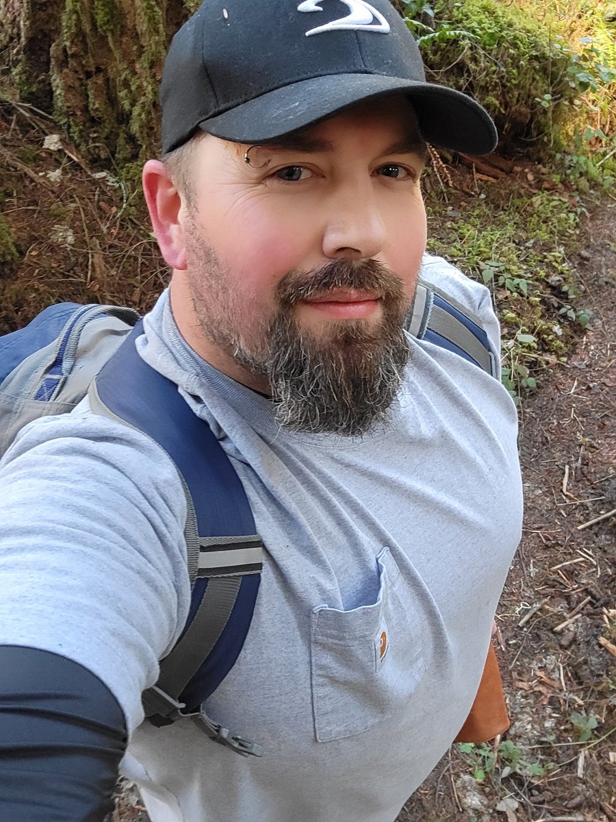StudioJFS's tweet photo. Great morning for a hike! https://t.co/Vhc68q8jDi