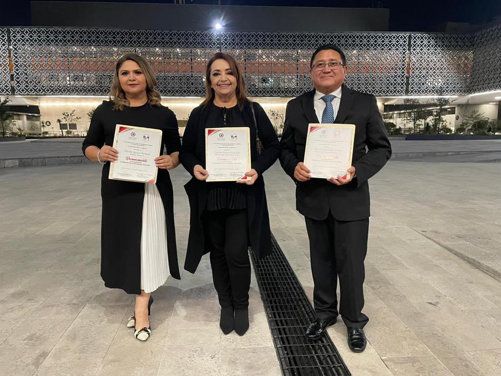 FidelOvandoZ's tweet photo. Felicito a Felix Ucán Salazar @ucancom por este muy merecido reconocimiento de la cámara de diputados federal y comunicadores por la Unidad, a su extraordinaria trayectoria, como uno de los mayores referentes en comunicación escrita en su natal Yucatán y el país 🇲🇽. Enhorabuena! https://t.co/KnWt6yPQRq