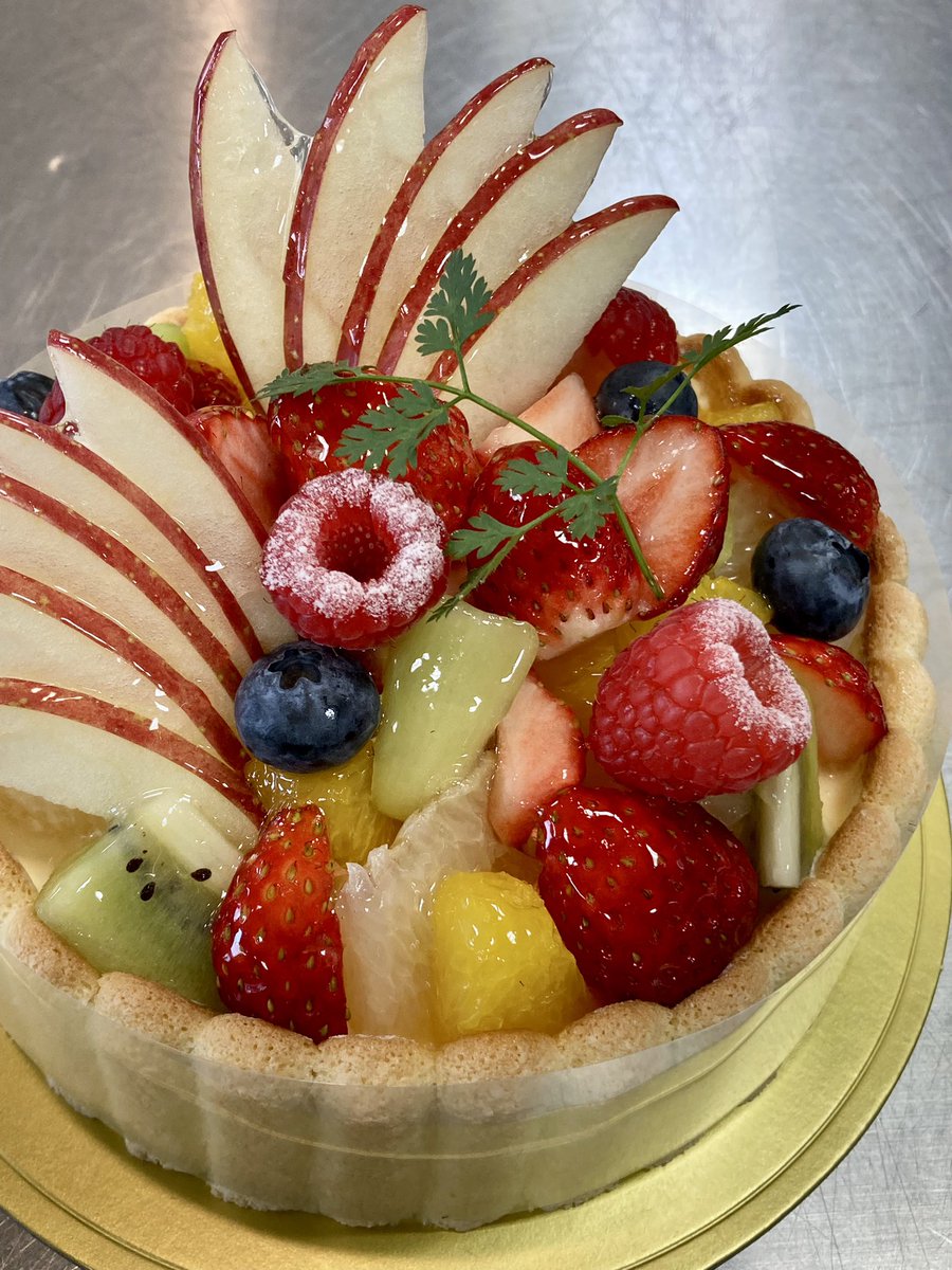 enogaku_seika's tweet photo. 😊お菓子作りは笑顔作り😊

おはようございます♪

校内コンテストで拾ったベストショット📸
第五弾‼️
バランス満点のシャルロットフリュイ😋
回りのビスキュイも均等ですね😊

#お菓子作り好き
#オーキャン申込
→ https://t.co/PB0TnAEjSA https://t.co/3fsKcWWYXz