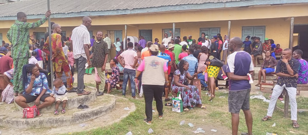 Reachoutreo's tweet photo. Elections are the expression of the aspiration of a people through the ballots. Nigerians expressed this today and I am happy I was part of an International Elections Observation Mission thanks to @IRIglobal &amp; @NDI.
#teamwork
#SheBuildsPeace https://t.co/CWcbKJKpvI