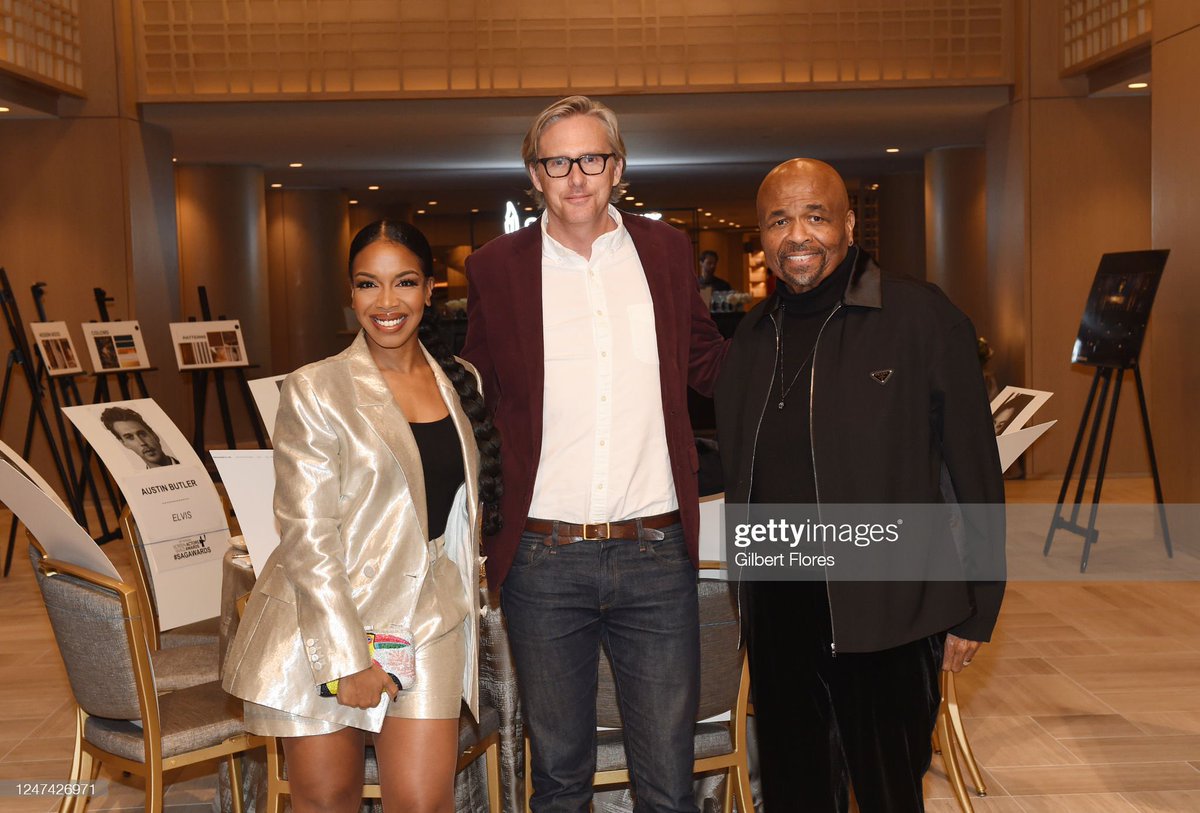 jessiefdukes's tweet photo. In the company of GREATNESS at the #Mediapreview day for @SAGawards !!!!
SO EXCITED TO BE IN THE ROOM TOMORROW! #SAGAWARDS #OZARK #BESTENSEMBLE #NOMINEE #GOTEAM #NETFLIX @netflix #AGENTMAYAMILLER #ACTRESSLIFE https://t.co/JhCsQOs32u