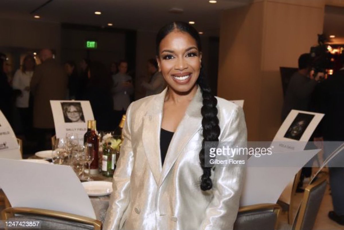 jessiefdukes's tweet photo. In the company of GREATNESS at the #Mediapreview day for @SAGawards !!!!
SO EXCITED TO BE IN THE ROOM TOMORROW! #SAGAWARDS #OZARK #BESTENSEMBLE #NOMINEE #GOTEAM #NETFLIX @netflix #AGENTMAYAMILLER #ACTRESSLIFE https://t.co/JhCsQOs32u