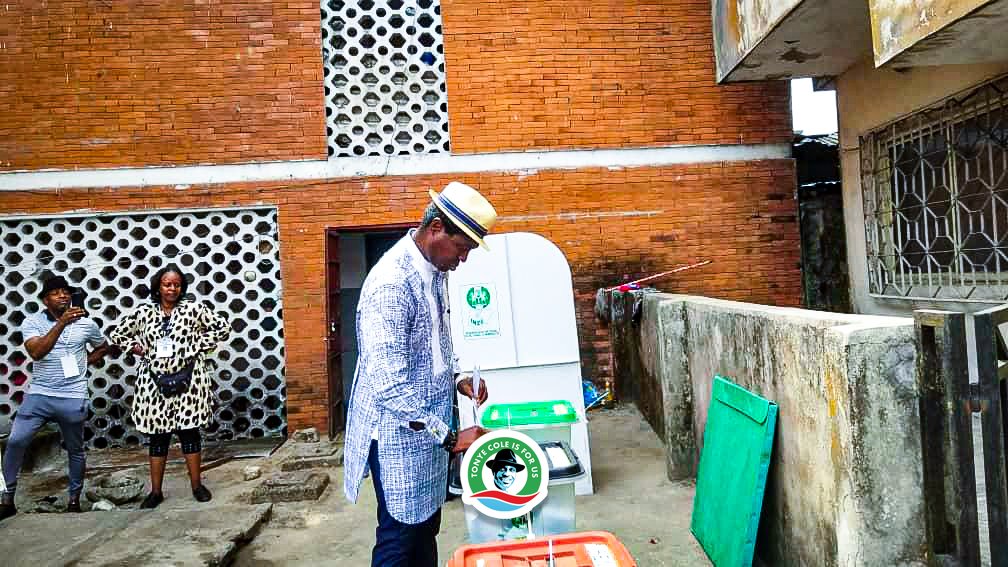 My wife and I performed our civic duty today at Ward 12, Abonnema, Akuku-Toru LGA.

The process was seamless at my polling unit, but I am sad to hear about the violence at many other polling units across Rivers State.