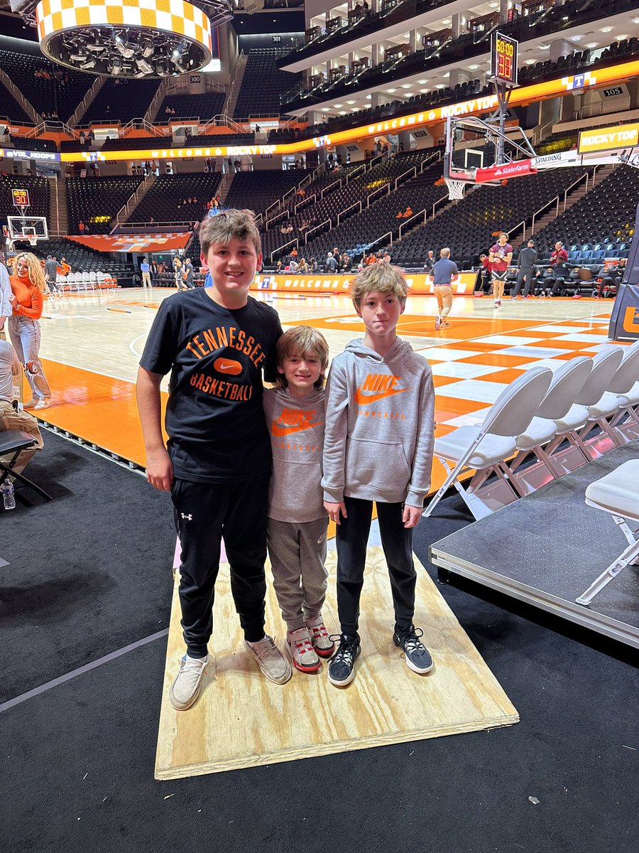 JVandy125's tweet photo. Ready for some Big 🍊 basketball @Vol_Hoops https://t.co/fjCGkoDdQ5