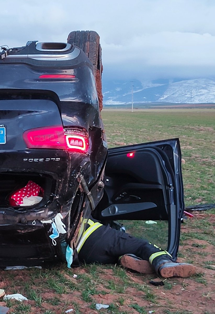Melchor Sanz (@melchor_sanz) on Twitter photo Gracias <a href="/MBenzEspana/">Mercedes-Benz España</a>. Hoy he tenido un accidente con mi GLC 220d, el coche me ha protegido con airbags completamente, ha tensado el cinturón... Y cuando estaba atrapado dentro del coche: inmediatamente el sistema SOS MB y un agente ha activado al <a href="/112cyl/">112 Castilla y León</a> me han socorrido en 14m Gracias <a href="/MBenzEspana/">Mercedes-Benz España</a>. Hoy he tenido un accidente con mi GLC 220d, el coche me ha protegido con airbags completamente, ha tensado el cinturón... Y cuando estaba atrapado dentro del coche: inmediatamente el sistema SOS MB y un agente ha activado al <a href="/112cyl/">112 Castilla y León</a> me han socorrido en 14m