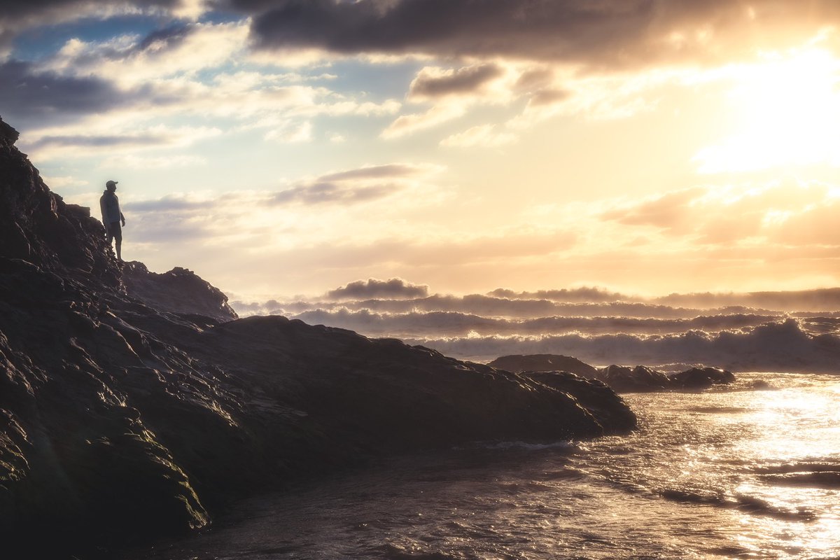 alonelychime's tweet photo. day 13/30 #imdoingstuff
golds and blues <3 waves and clouds <3 beaches at sunset <3 https://t.co/hpDf3jHLXE