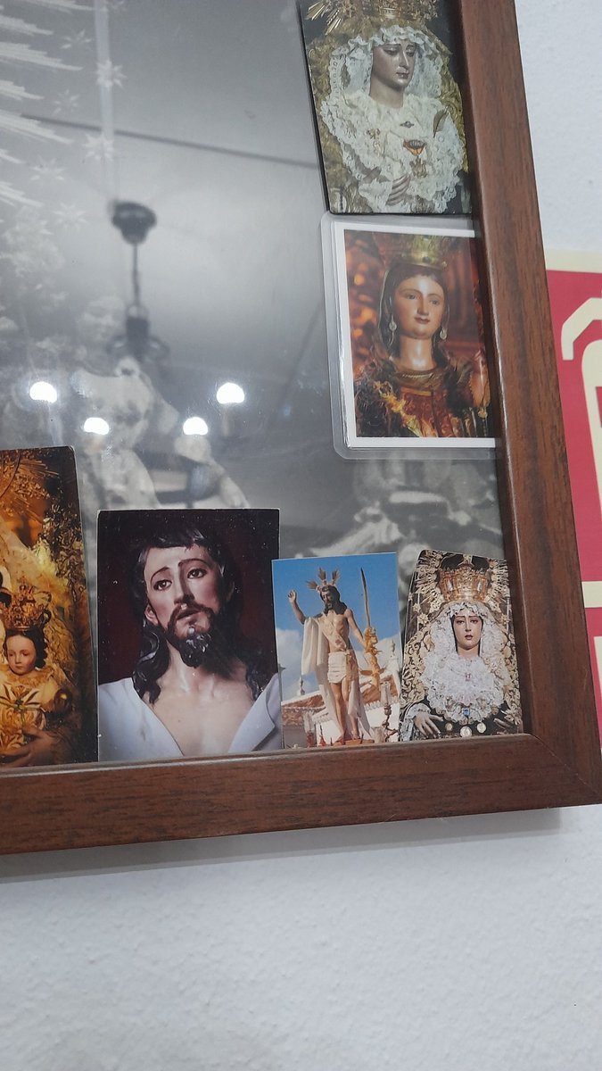 diegohinojos86's tweet photo. Visto en un bar en #CastillejadelaCuesta #CristoRey #JesúsResucitado #Hinojos #HdadSoledad https://t.co/1XYw9zBRU5
