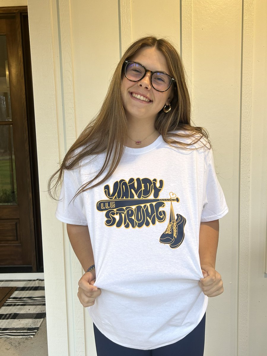 Lauren_F8's tweet photo. The Faulkner family is praying for you @LaurenVanderpo1 ❤️ I love and miss you so much! Stay strong #Vandystrong #VandystrongfamiLLGy https://t.co/jbF2T3KMVL