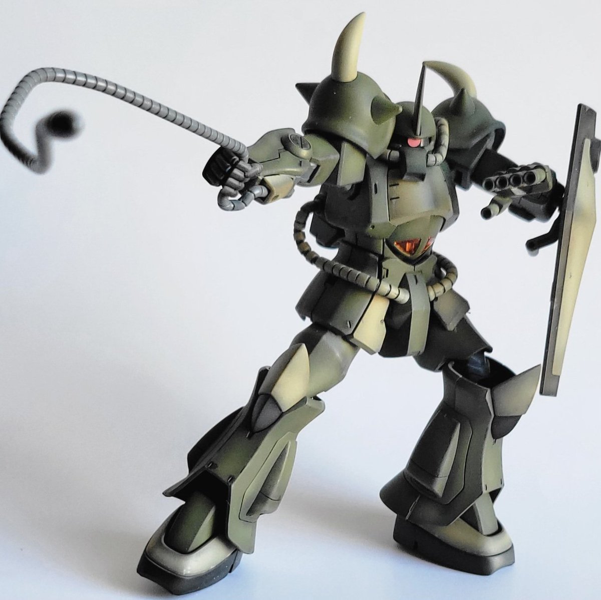 DasGuero91's tweet photo. I don't post here enough. Anyway. 
My custom HG MS07B Gouf https://t.co/VqVRB3Lm5u