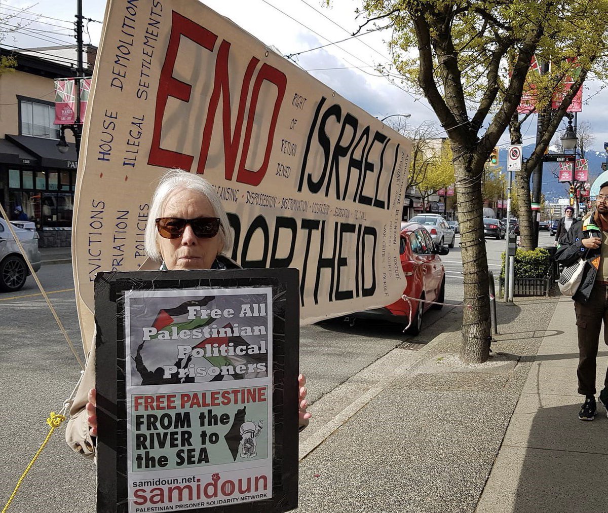 Let’s #StandWithSamidoun as they face yet another attack by the Zionist lobby. Enough of this relentless bullying and baseless smear campaigns. samidoun.net/2023/02/debunk…