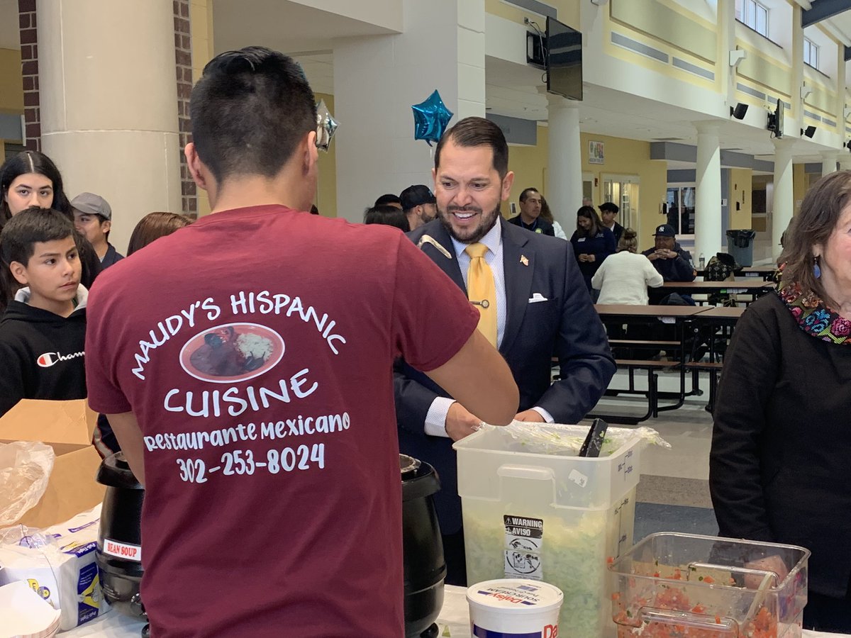 SBA_Delaware's tweet photo. Showing his leadership, Associate Administrator for @SBAgov Office of Entrepreneur Development Mark Madrid addresses a crowd of over 250 entrepreneurs at The 1st Annual Latino Business and Community Expo. https://t.co/PCowg3ywsh