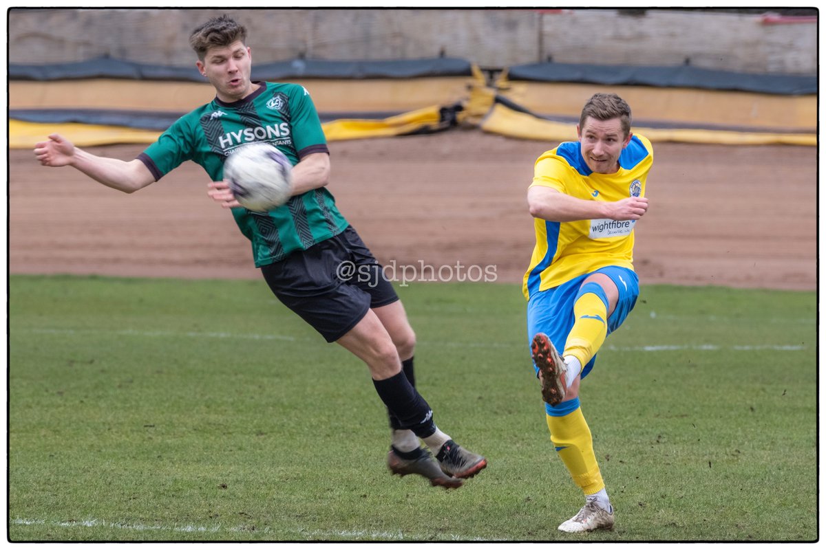 SjdDear's tweet photo. A 4-0 win Brightens a dull February day for @Newport_IW_FC versus @AndoverNSfc  @islandecho @HampshireFA @EnglandFootball @AMAsportsphoto @hmdrudge @newportFan123 https://t.co/tiBBuYHxFn