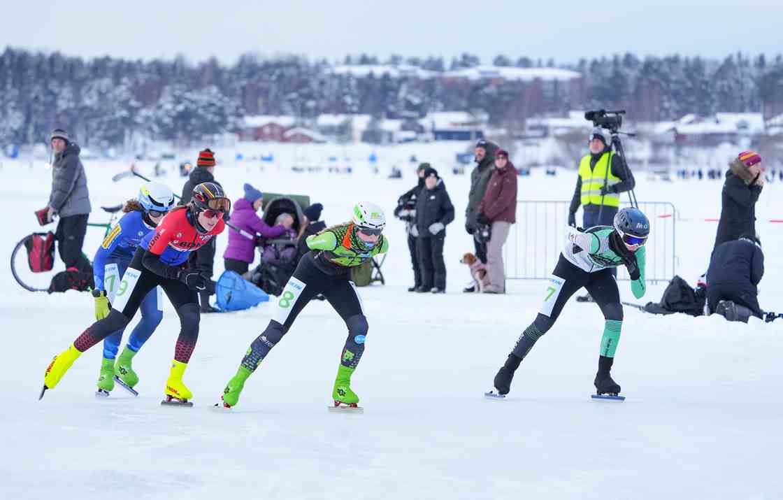 Janneke Elzinga voelt medaille door haar vingers glippen

>> schaatsen.nl/nieuws/2023/fe…

📸 Neeke Smit