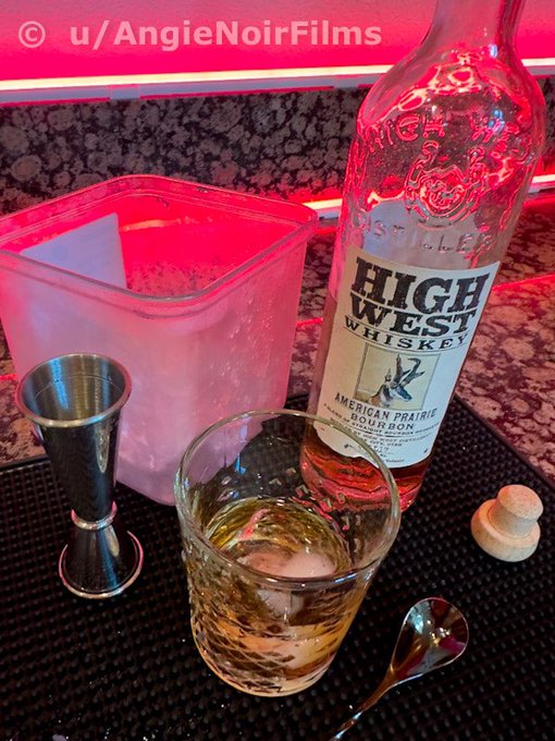 It&rsquo;s 5 o&rsquo;clock and I found a fantastic new bourbon to drink ❤️  👉2oz chilled and nothing else 😈 🍆💦 Ohhhh&hellip;<a href="/tag/ff"class="tags"><span>#ff</span></a><a href="/tag/friskyfriday"class="tags"><span>#friskyfriday</span></a><a href="/tag/freakyfriday"class="tags"><span>#freakyfriday</span></a><a href="/tag/xxx"class="tags"><span>#xxx</span></a><a href="/tag/twat"class="tags"><span>#twat</span></a><a href="/tag/c"class="tags"><span>#c</span></a>