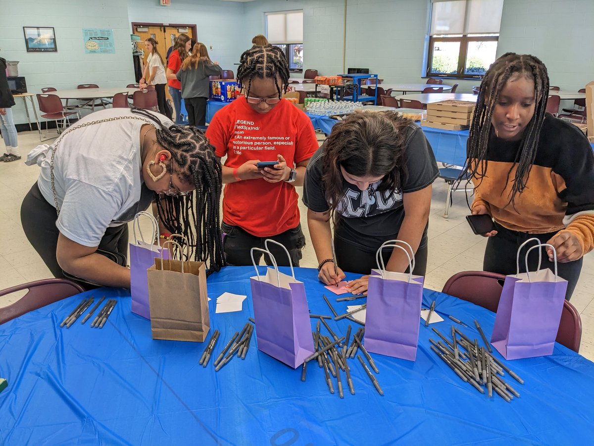ClayEnglish8's tweet photo. Wish I had more pics from our 8th grade behavior reward block party. The kiddos got to dance to a DJ, eat pizza, play games, watch movies, enter to win prizes, and just be with their friends. So glad we could do this for our kiddos. 💙
@Din_CoSchools https://t.co/KW93O7UjwB
