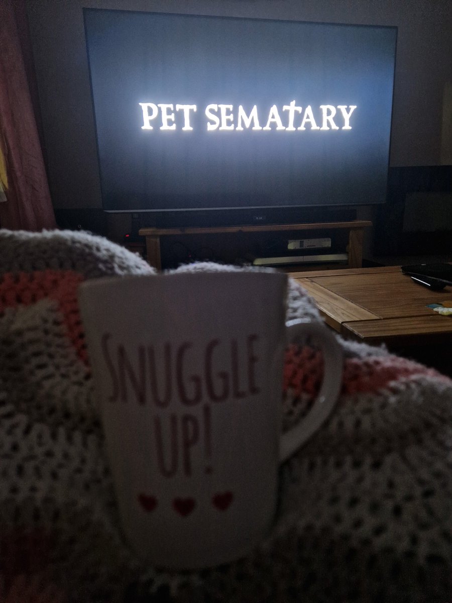 Jen_Del's tweet photo. @StephenKing  and hot blackcurrant getting me through covid. 👑🖤🤧 https://t.co/CQHbNfN3jc
