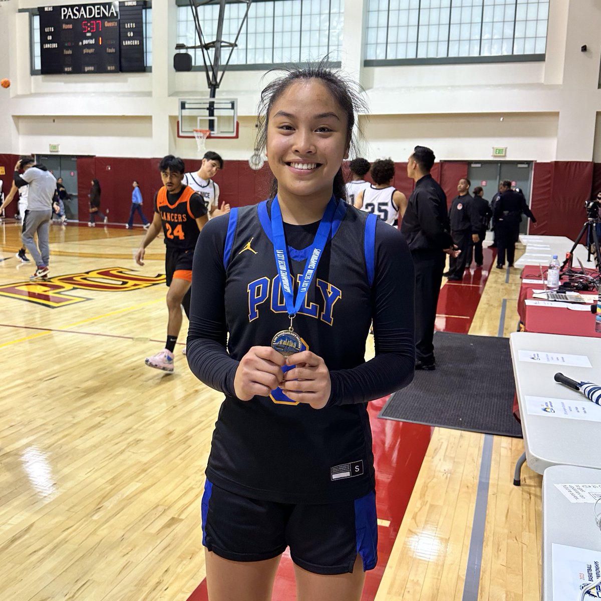 Tarek_Fattal's tweet photo. Hannah Lising scored 35 points in Sun Valley Poly’s 67-64 OT win over LACES in the City DI final. She was of 15 of 19 from the FT line, hit two 3-pointers and scored 12 straight points in one stretch. An outstanding performance. Only a junior. https://t.co/S4hoQbtGrM