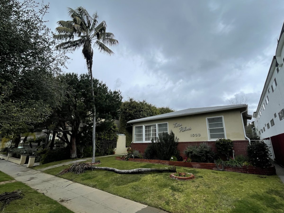 johnbloomberg's tweet photo. When Marty gets back to the future this apartment building will be known as "Lone Palm." #SoCalStorm #BTTF https://t.co/Z9hNAwns0v