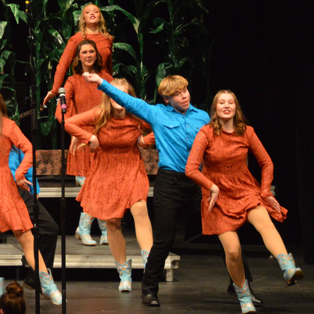 UrbShowChoir's tweet photo. Ain't no party like a...STUDIO 2023 party! 

Y'all were swingin' at #SOTR23!🧵 https://t.co/0oP18ISW0X