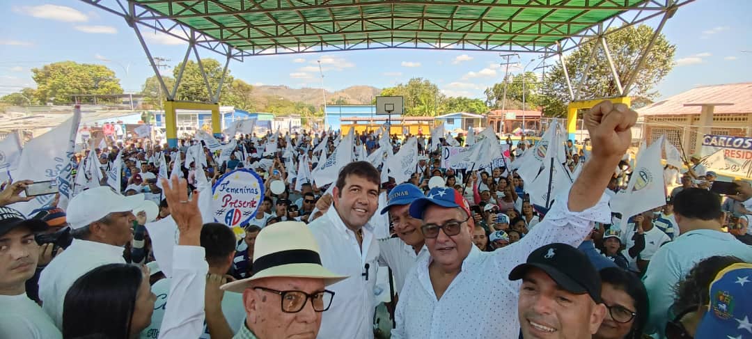Albertofarfan89's tweet photo. Pisando fuerte y enérgico @prospericarlos rumbo a Miraflores #MovilizacionTotalAD #unidosxvenezuela @FERNANDO_FEO @ComAlirio @CarlosPiva_ABG @ADonay8a1 @ADemocratica @hramosallup @JSILVACASADIEGO @MoisesPinto2022 https://t.co/dZ7vuB2EHK