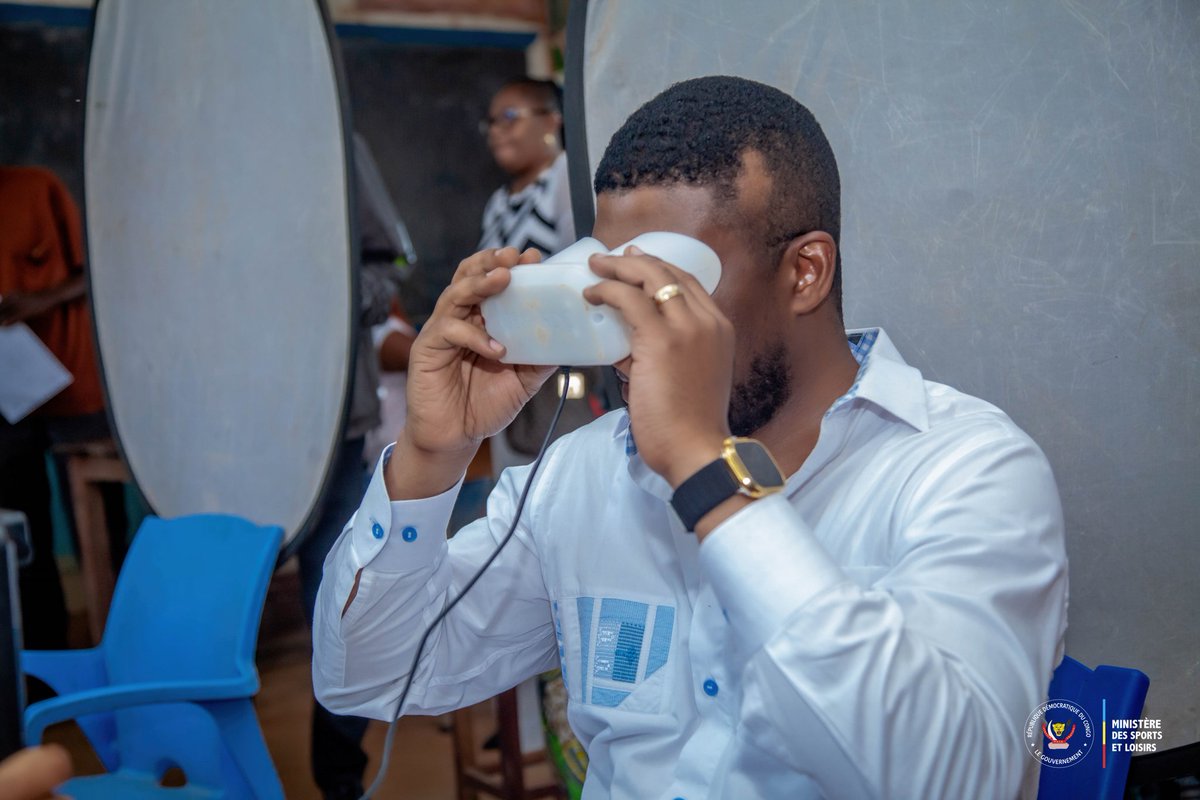 RussellMulaja's tweet photo. Le ministre des sports  @serge_nkonde s'est enrôlé ce samedi 25  février 2023 à sakania,
Après son enrôlement l'homme de l'équilibre a invité toute la population  à s'enrôler massivement pour donner un second mandat au président Félix Tshisekedi 
@Ludovicmilambo
@eddhykabelu243 https://t.co/Et149YjkSv