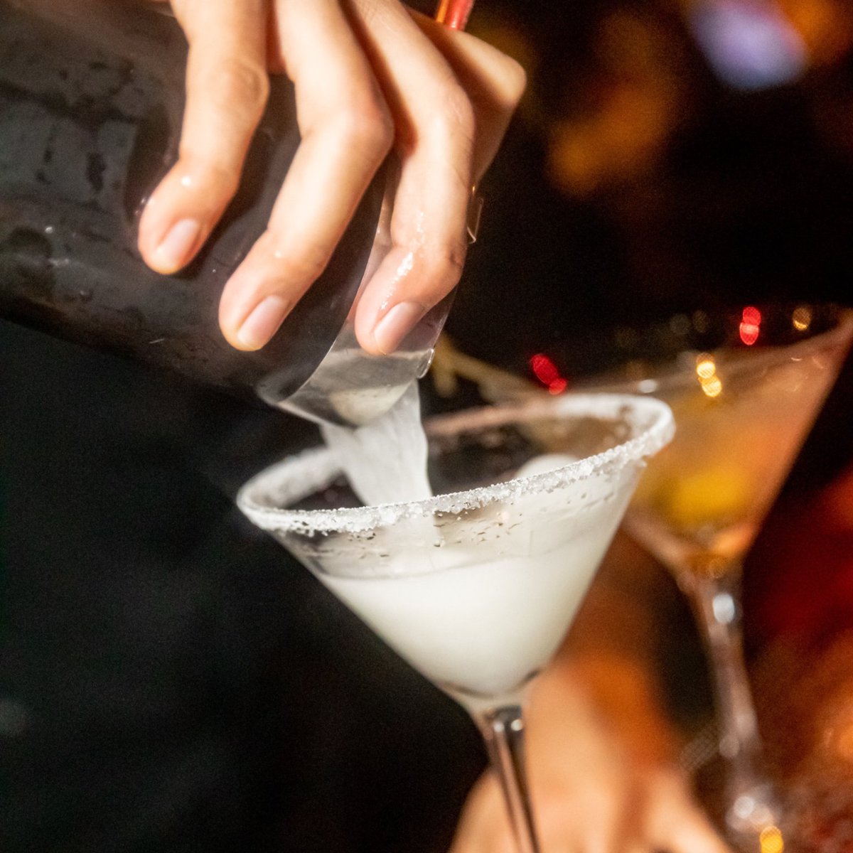 Delicious cocktails and even better vibes. 🍸 #LilyBarLV 
spr.ly/60193tmId