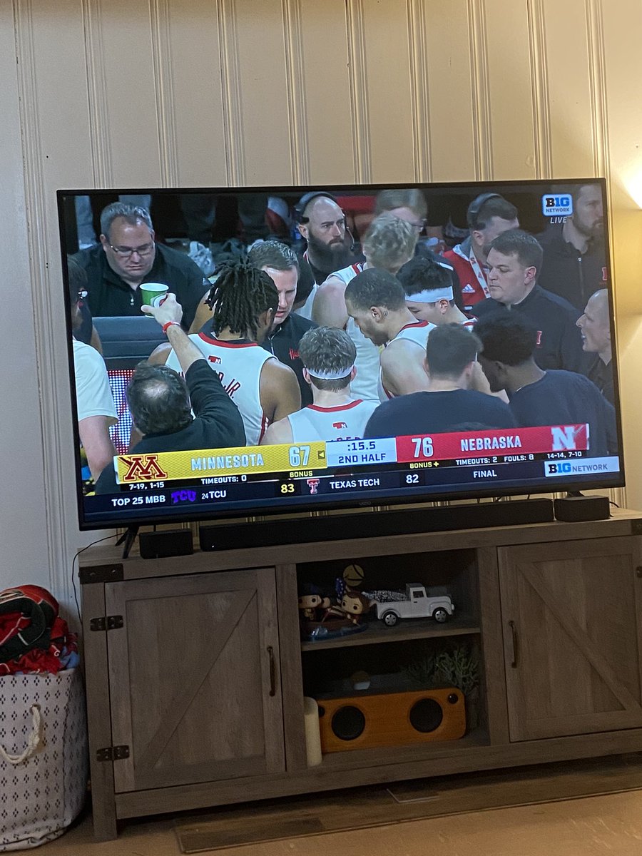 MrBartosh's tweet photo. Iβm waiting for the Gopher hockey game on next. I turned this on 5 minutes ago with 1 minute left in the game, gophers down 10. Itβs been nothing but fouls and timeouts since. Has anyone actually ever come back down 10 by fouling? This is an honest question. #SlowPaced https://t.co/oHMaR2LSLv