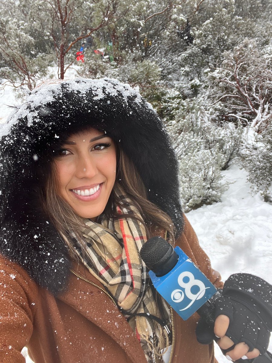 ArianaCohenTV's tweet image. SNOW in Pine Valley ❄️❄️❄️ chains are required on Sunrise Highway headed up towards Mt Laguna but chains are not required to enjoy snow in Pine Valley! #cbs8 #snow