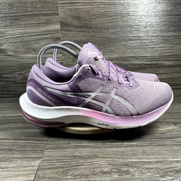 PillowTalkConfi's tweet photo. So good I had to share! Check out all the items I'm loving on @Poshmarkapp #poshmark #fashion #style #shopmycloset #laggo #asics #unbranded: https://t.co/hljhyqYyiP https://t.co/91VPAZEVdl