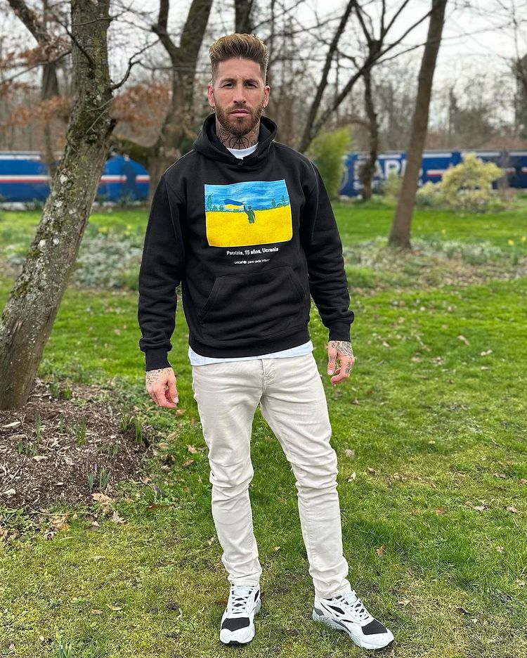 MarcelN66's tweet photo. 🇪🇸 Španělská fotbalová legenda Sergio Ramos vyhlásil sbírku na podporu uprchlíků z Ukrajiny

1/ není to jeho první akce na pomoc obětem ruské agrese.

 Fotografii a příspěvek zveřejnil na své stránce na Instagramu. https://t.co/vTt3X1L7xO