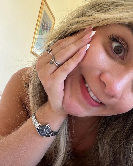 A new page&rsquo;s coming&hellip; 🍀💛 https://t.co/6FXyLSI1go