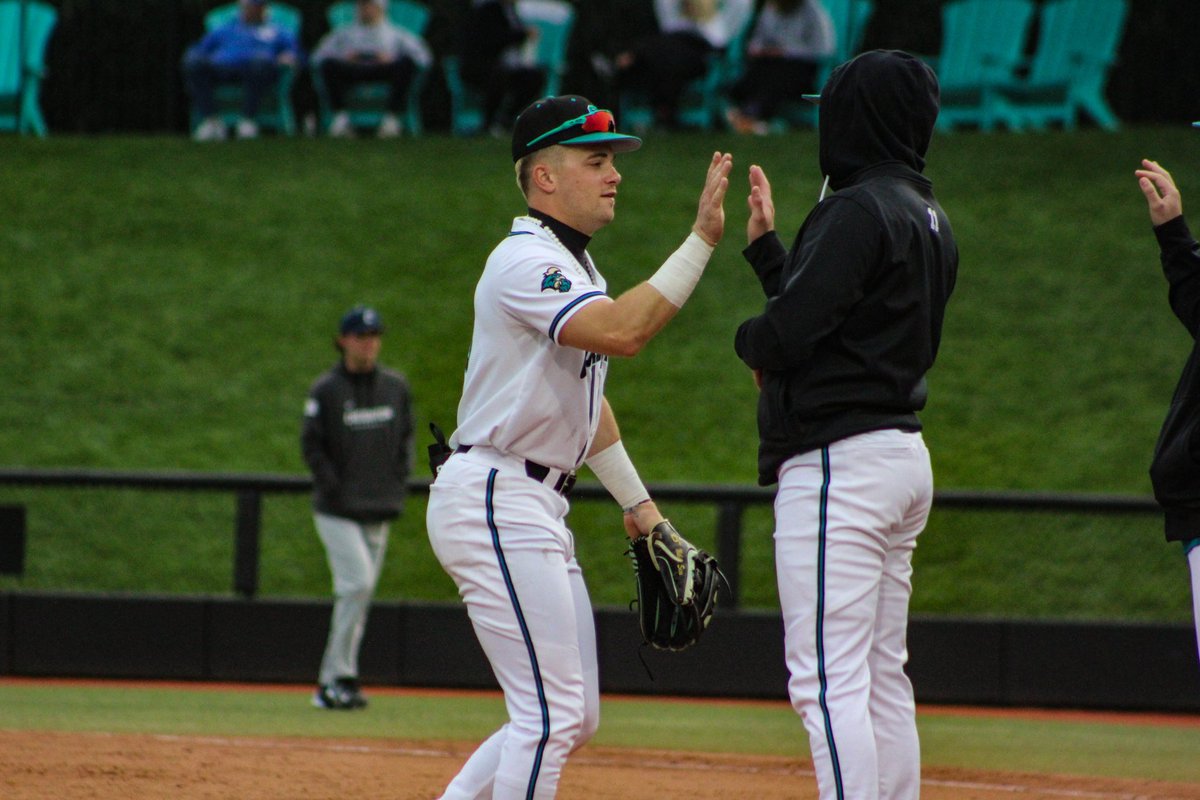 CoastalBaseball's tweet photo. A Chants Win 🤝 A Win for Everyone! 

#SELFLESS #RELENTLESS #TEALNATION | #Chantsup https://t.co/GIN2ArvszX