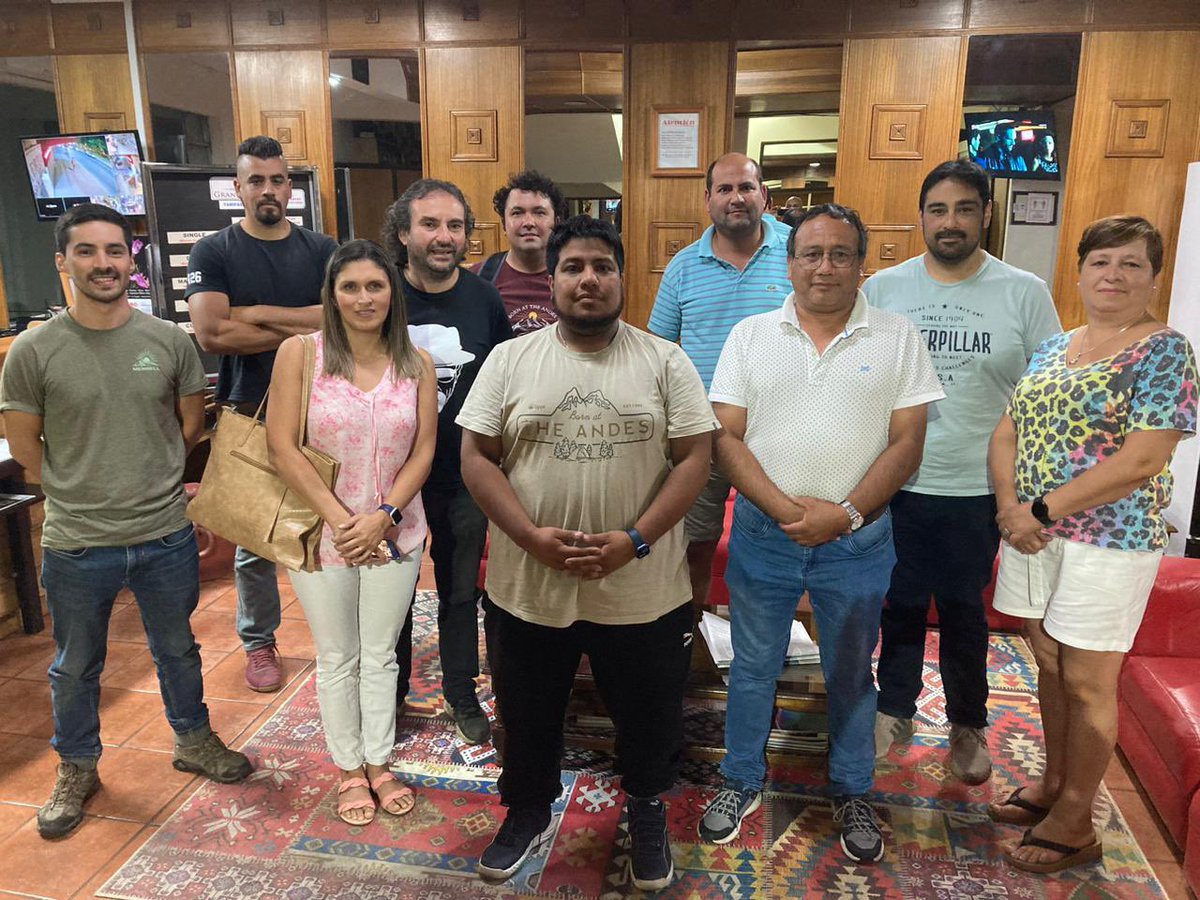 Enfermer@s y Tens de los equipos de Equipos Médicos de Emergencia (EMT) de las ciudades de Talca, Angol, Valdivia y Coquimbo llegaron este sábado al sector de San Ramón en Nacimiento para prestar atención de salud a los habitantes afectados por los incendios forestales👏🏽👏🏽👏🏽