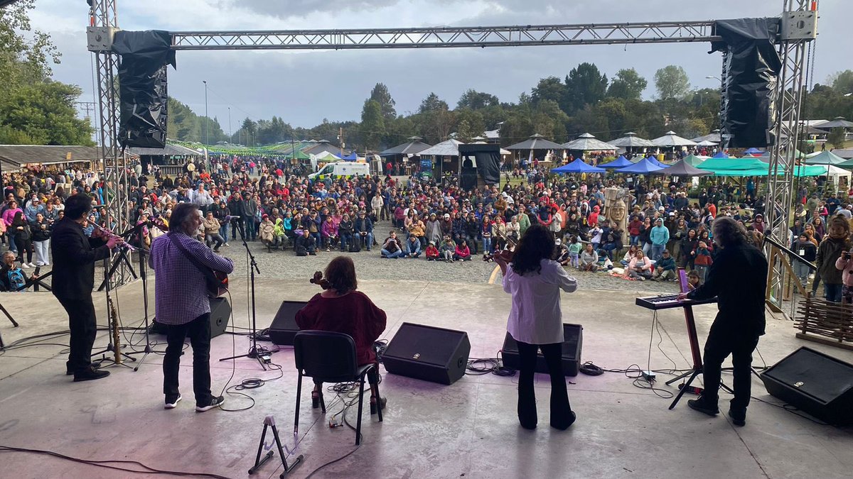 Juaneduardoconc's tweet photo. A esta hora en el escenario central del Parque Municipal la gran #BANDA #BORDEMAR.
42 FESTIVAL COSTUMBRISTA CHILOTE. https://t.co/cdFcwRkVYU