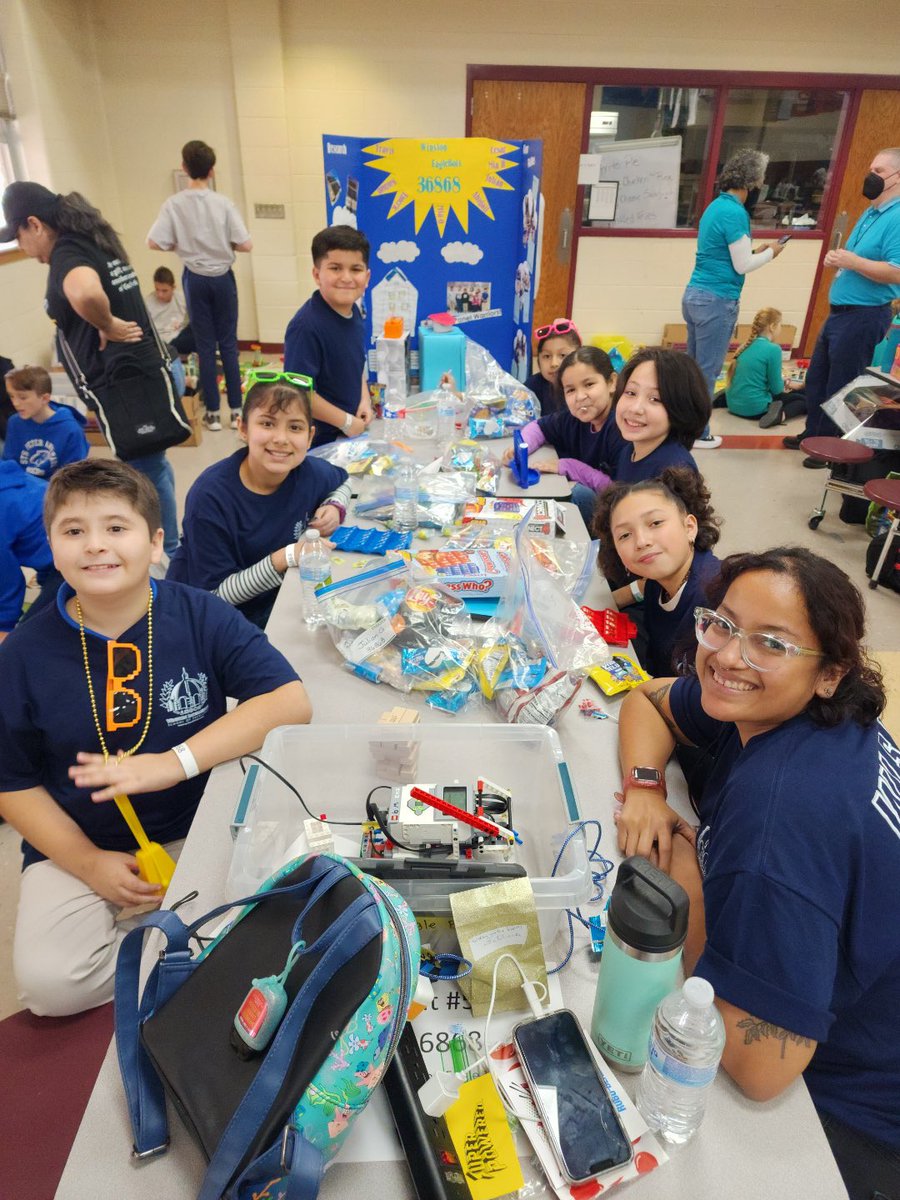 msalcala96's tweet photo. Hanging out waiting for our last round of FLL! #TeamWise #EdgewoodProud #EISDofSA https://t.co/qUT1sZHniW
