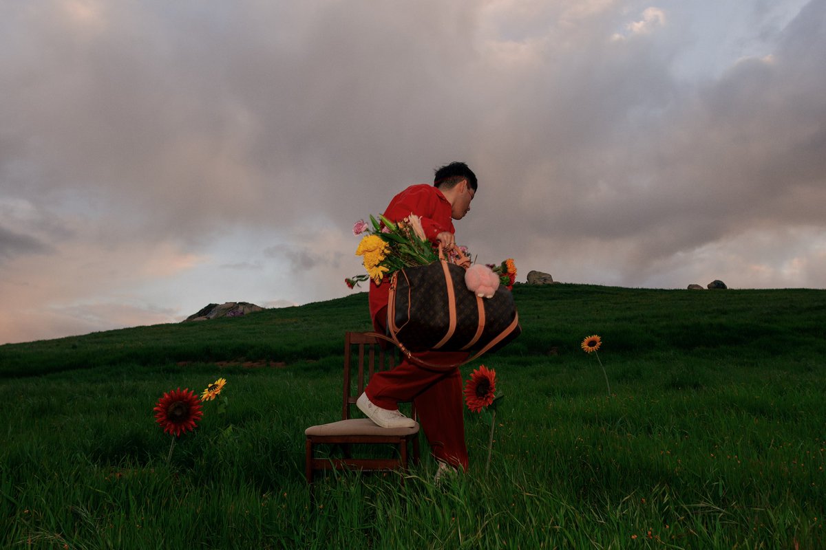 saintneveah's tweet photo. Always travel with flowers https://t.co/vR5LCMHkYC