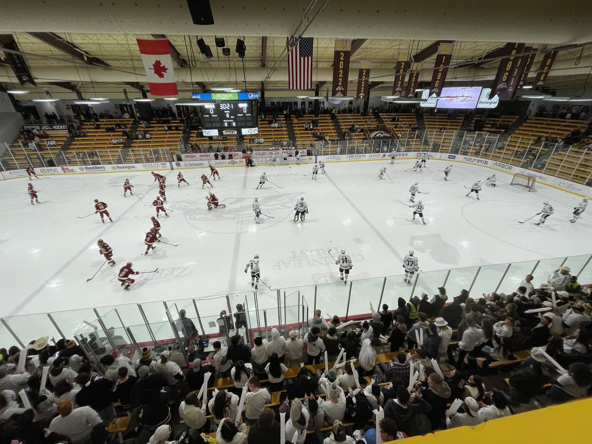 eddie_rosenthal's tweet photo. 30 minutes from puck drop on senior night at Lawson and the Lunatics are having a white-out. The Broncos host Denver for the second night with hopes of taking a series split. I’ll be providing live coverage for @WMU_Sports . #GoCos ! https://t.co/4CY1PaTkvE