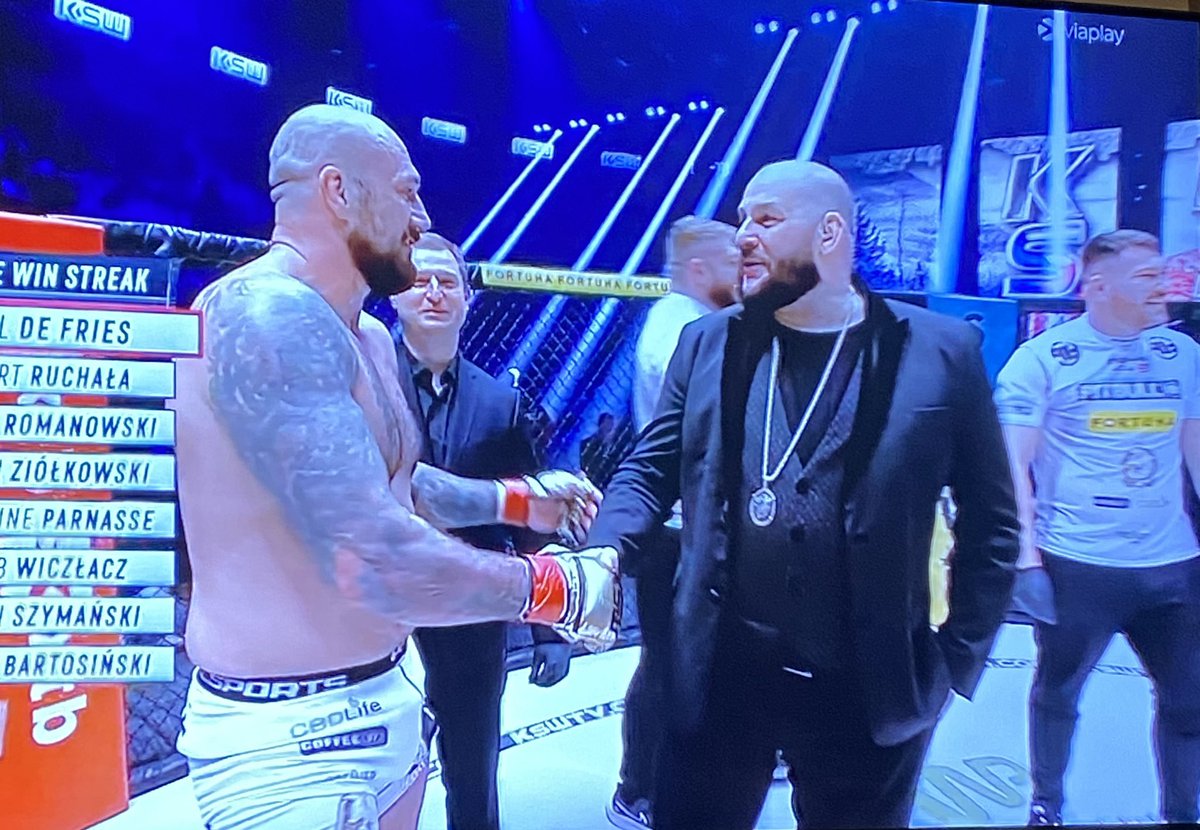 lukkolszewski's tweet photo. Kiedy jesteś takim kotem, że przyszedłeś pogratulować sam sobie #KSW79 #defries https://t.co/MSAdLT6Uce