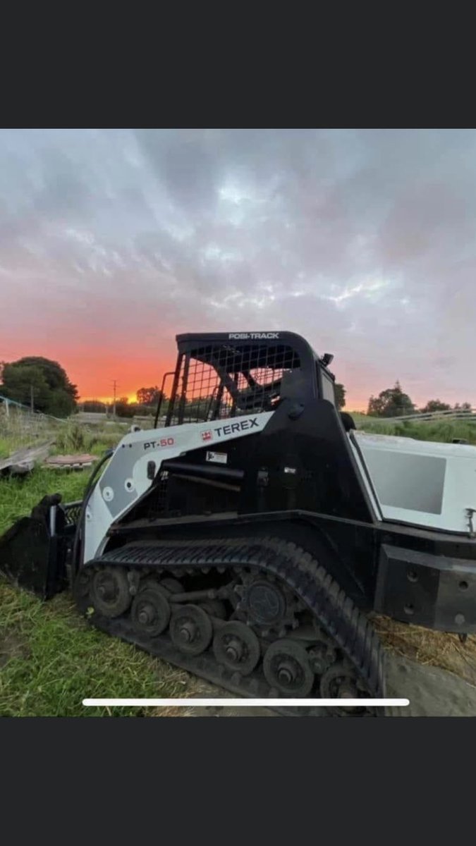 Dame__Jane's tweet image. This (and so many other similar stories) soothe the soul. He turned up with a ute full of food which I’m distributing as well as clothes, black sacks, medical supplies and practical help in spades. Pun unintended 😅 What a machine! #CycloneGabrielle #GoodBugger