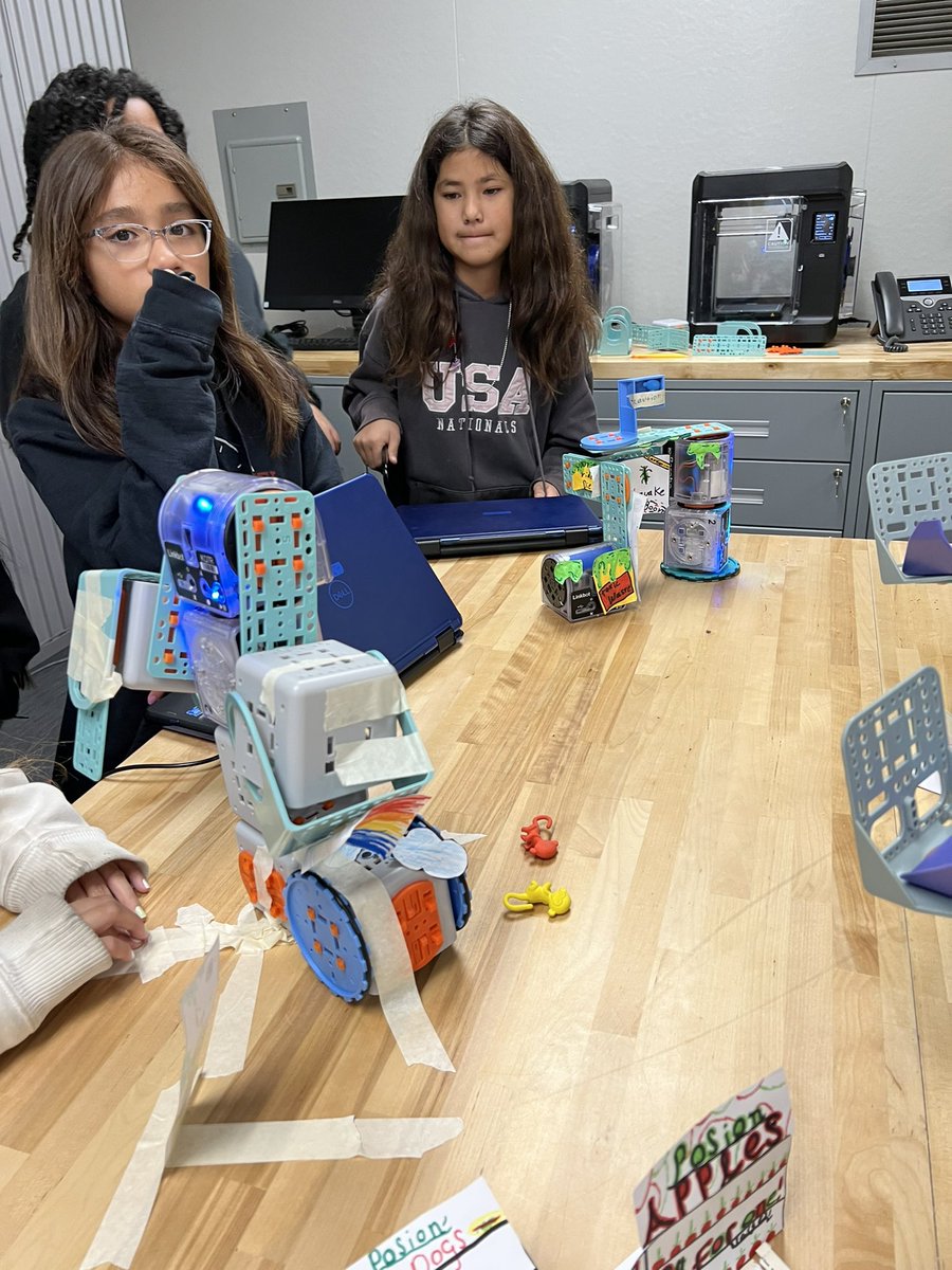 StaceyCaddel's tweet image. Coding with Roboblokly, Mrs. Thompson’s students create theme parks! They’ve got coding skills!!! @RUSD_Instr_Tech @RedlandsUSD @SmileyKnights #CodeRedlands
